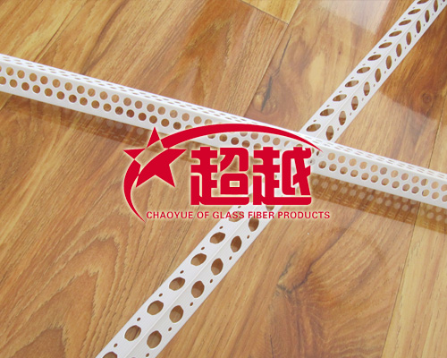 陰陽角線條采用高強(qiáng)度的聚氯乙烯原料制造，耐腐蝕、抗沖擊、防老化、耐侯性好，具有優(yōu)良的機(jī)械、力學(xué)性能等。它的推廣使用能有效地解決筑施工中長期存在著陽角不直、不美觀，墻角易損壞等質(zhì)量通病。