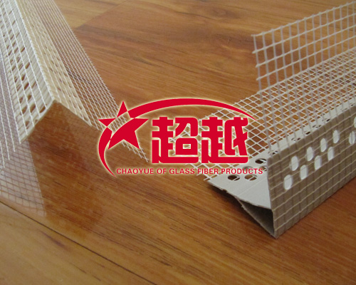 外墻保溫滴水線是在外窗臺板下邊的一條凹形的線條，是為了防止雨水延板流到墻里的設(shè)計，雨水在這條線外就會跌落，這個就是滴水線，適用于建筑工程中有阻斷滴水要求的部位，滴水線（槽）做在窗過梁下口，若混凝土表面