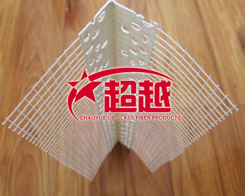 墻體保溫護角適用于墻體建筑施工中，可簡化施工，增加施工效率，降低成本，提升施工質量，帶網PVC建筑護角可增加墻角的抗沖擊性，防止墻角開裂，從而使墻角保持長久美觀。